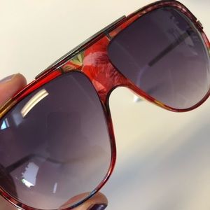 Aviator-like Sunglasses with Floral Design